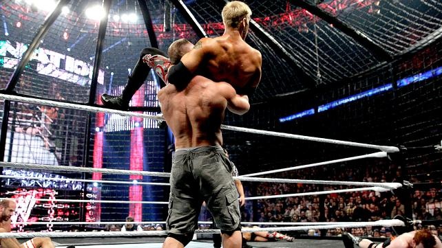 Elimination Chamber: Δεν άντεξε ο… Kane (video+photos)