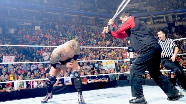 Elimination Chamber: Δεν άντεξε ο… Kane (video+photos)