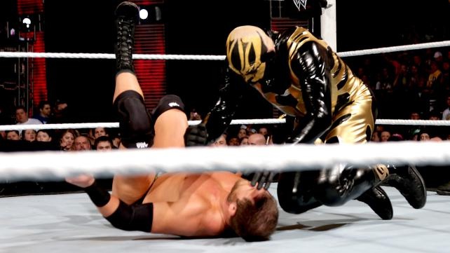 Elimination Chamber: Δεν άντεξε ο… Kane (video+photos)