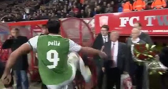 Φέγενορντ: Τα... έσπασε ο Πελέ! (photos+video)
