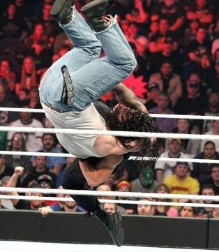 Elimination Chamber: Δεν άντεξε ο… Kane (video+photos)