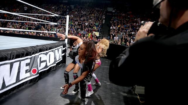 Elimination Chamber: Δεν άντεξε ο… Kane (video+photos)