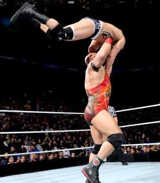 Elimination Chamber: Δεν άντεξε ο… Kane (video+photos)