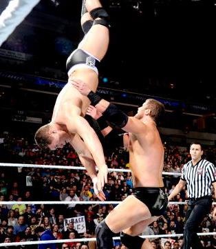 Elimination Chamber: Δεν άντεξε ο… Kane (video+photos)