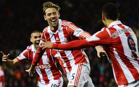 Πίτερ Κράουτς: Το... καυτό φιλί της γυναίκας του και οι... κόκκινες μπότες! (photos)