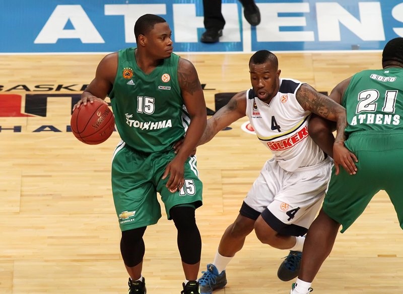 ΜακΚάλεμπ στο Onsports: «Άλλο τότε, άλλο τώρα με Ολυμπιακό!» (audio+photos+videos)