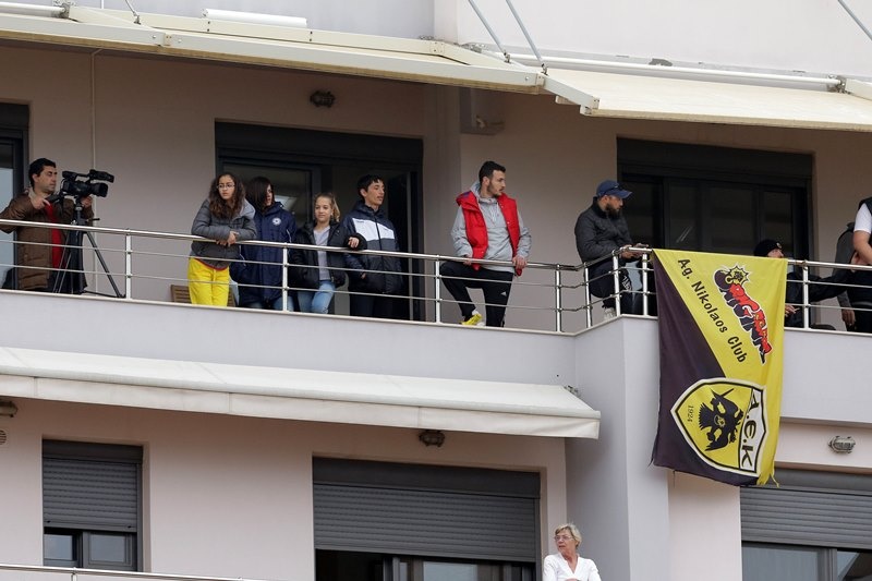 ΑΕΚ: Κόσμος και στα… μπαλκόνια (photos)