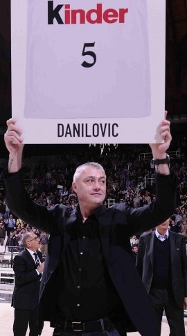 Μπολόνια: Το βίντεο - αφιέρωμα στον Ντανίλοβιτς (photos+video)