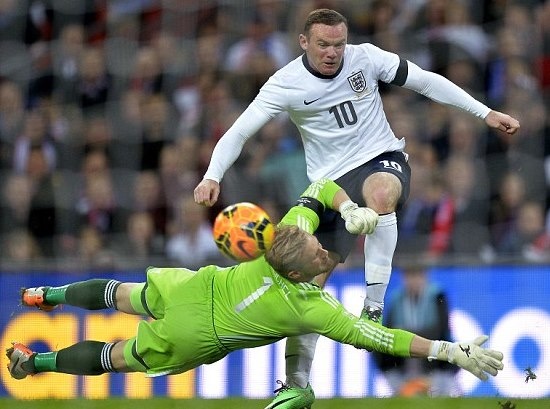 Αγγλία - Δανία: Ίδιος ο πατέρας του ο Σμάιχελ (photos+video)