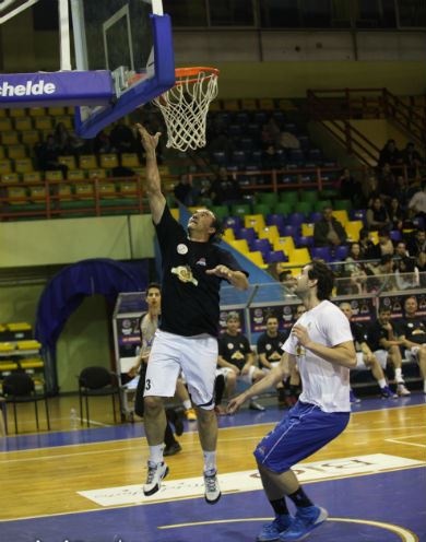 Ρέθυμνο: Φιλικό ανθρωπιάς (photos)