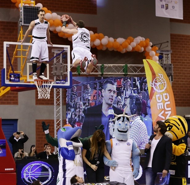 All Star Game: Οι απίστευτοι Devil Dunkers (video+photos)