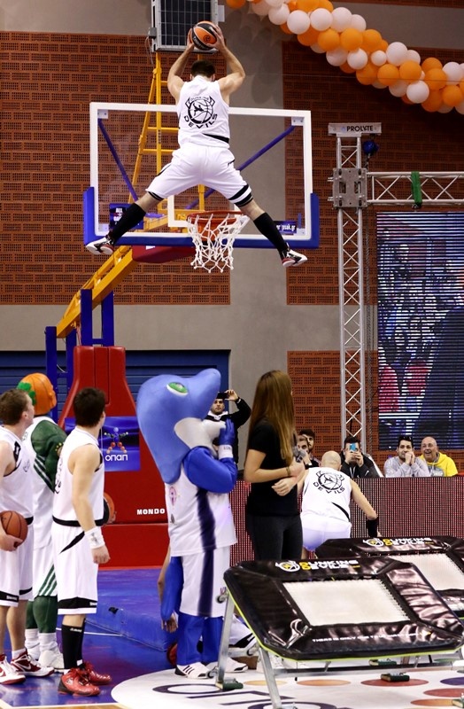 All Star Game: Οι απίστευτοι Devil Dunkers (video+photos)