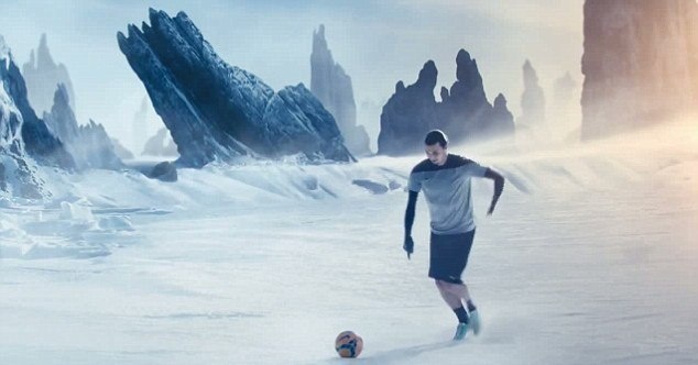 Ζλάταν Ιμπραΐμοβιτς: Νικά φωτιά, πάγο, κεραυνό και τίγρη! (photos+videos)