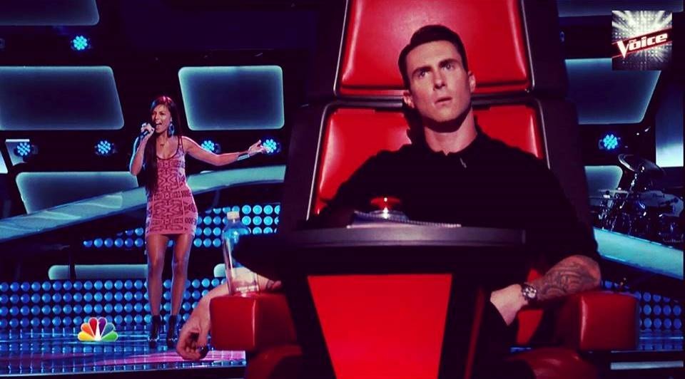 Η Ελληνίδα του The Voice των ΗΠΑ στο Onsports για τη... χυλόπιτα στη Σακίρα! (photos+videos)
