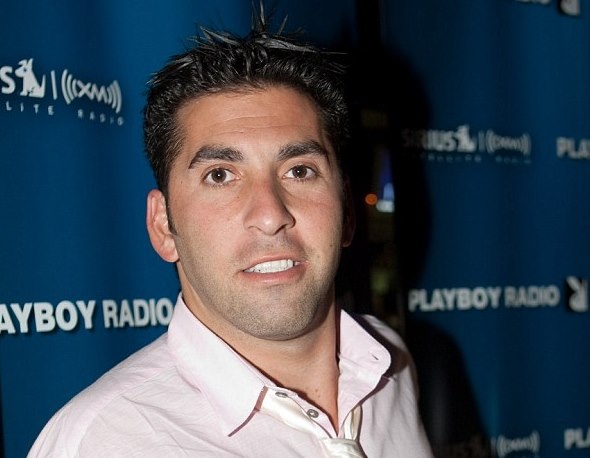 Γκολφ: Μοντέλο μηνύει Playboy και παρουσιαστή για χτύπημα στα οπίσθια! (photos+video)
