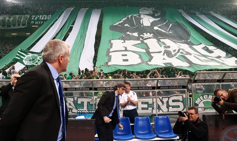 Ομπράντοβιτς: Ο «Βασιλιάς» στο... θρόνο του πανό (photos)