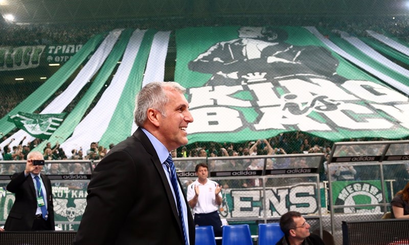 Ομπράντοβιτς: Ο «Βασιλιάς» στο... θρόνο του πανό (photos)