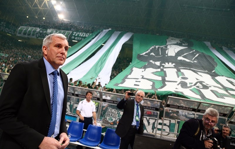 Ομπράντοβιτς: Ο «Βασιλιάς» στο... θρόνο του πανό (photos)