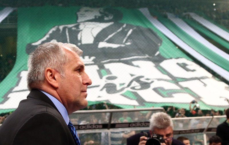 Ομπράντοβιτς: Ο «Βασιλιάς» στο... θρόνο του πανό (photos)