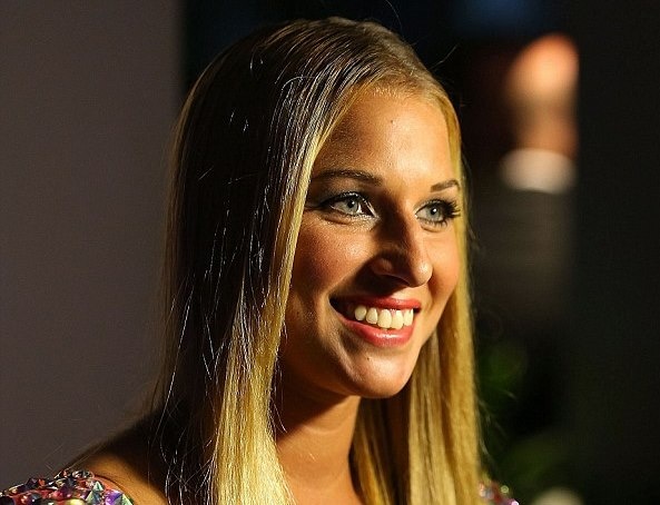 Μαρία Σαράποβα: Με τη... λάμψη της Πόρσε! (photos+video)