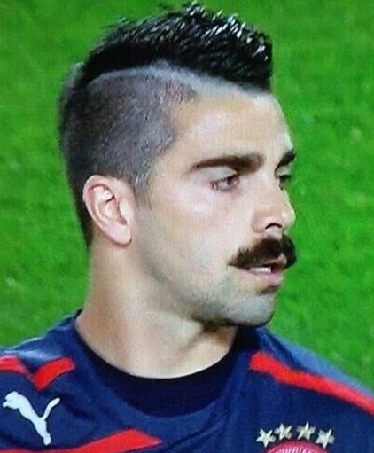 Ολυμπιακός: Αφιέρωμα των Άγγλων στα... μουστάκια σαν του Μασάντο (photos)