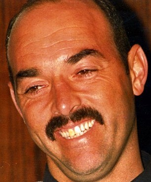 Ολυμπιακός: Αφιέρωμα των Άγγλων στα... μουστάκια σαν του Μασάντο (photos)