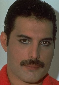 Ολυμπιακός: Αφιέρωμα των Άγγλων στα... μουστάκια σαν του Μασάντο (photos)