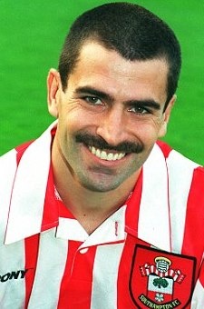 Ολυμπιακός: Αφιέρωμα των Άγγλων στα... μουστάκια σαν του Μασάντο (photos)