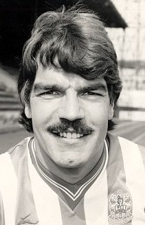 Ολυμπιακός: Αφιέρωμα των Άγγλων στα... μουστάκια σαν του Μασάντο (photos)