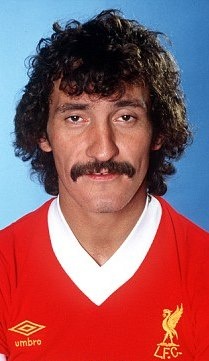 Ολυμπιακός: Αφιέρωμα των Άγγλων στα... μουστάκια σαν του Μασάντο (photos)