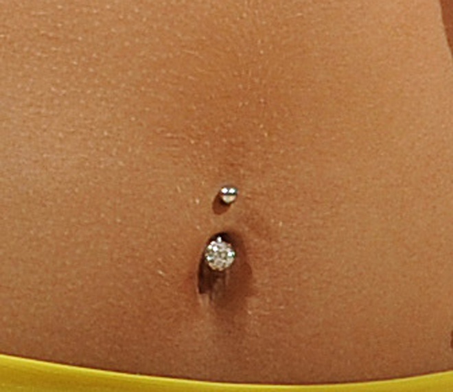 NBA Cheerleaders: Το... σέξι piercing (photos)