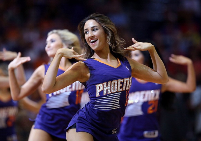 NBA Cheerleaders: Το... σέξι piercing (photos)