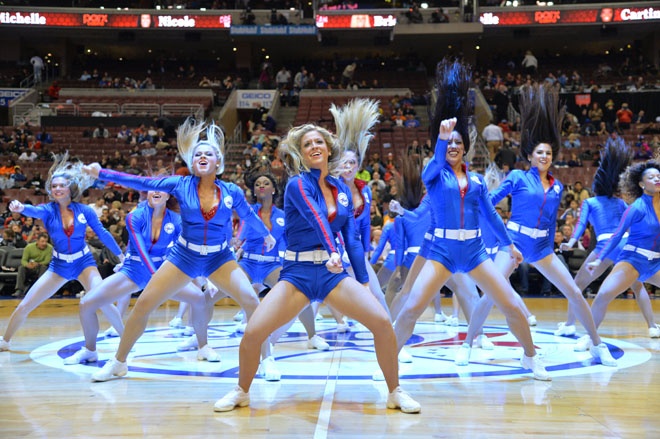 NBA Cheerleaders: Το... σέξι piercing (photos)