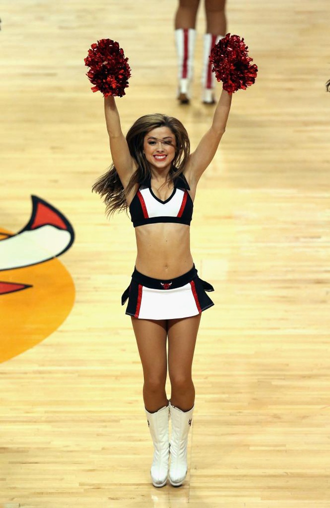 NBA Cheerleaders: Το... σέξι piercing (photos)