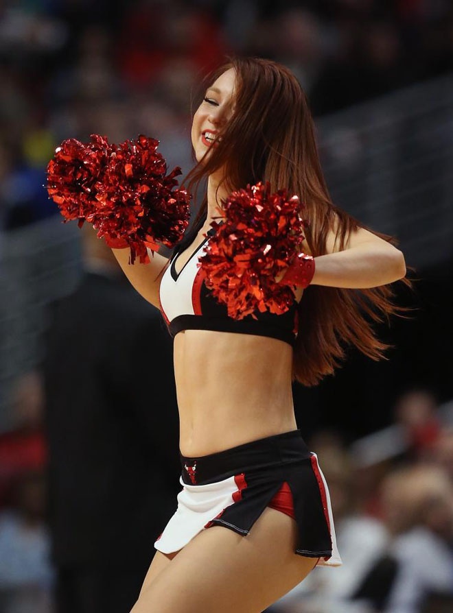 NBA Cheerleaders: Το... σέξι piercing (photos)