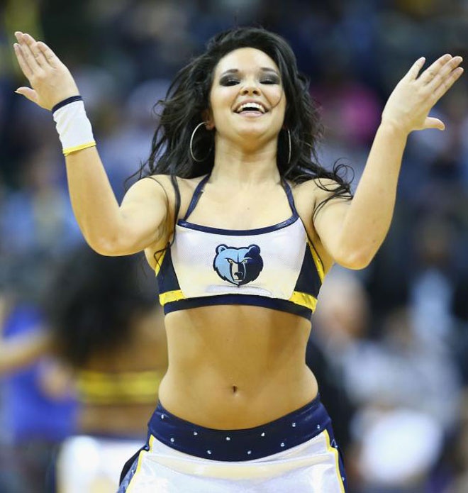 NBA Cheerleaders: Το... σέξι piercing (photos)