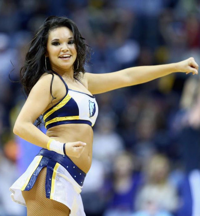 NBA Cheerleaders: Το... σέξι piercing (photos)