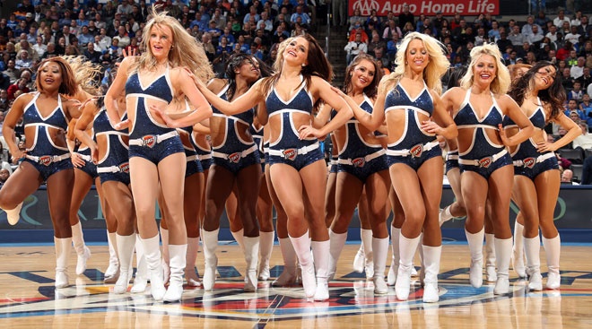 NBA Cheerleaders: Το... σέξι piercing (photos)