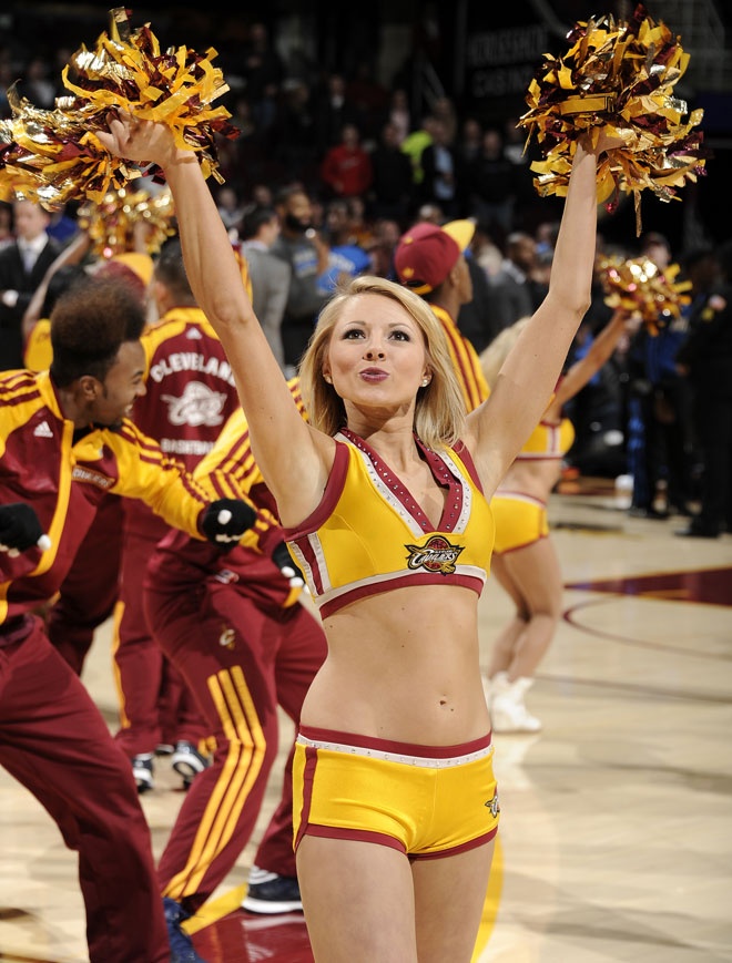 NBA Cheerleaders: Το... σέξι piercing (photos)