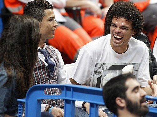 Ρεάλ Μαδρίτης: Κοιτάει την Ιρίνα και... λιώνει ο Ρονάλντο (photos+videos)
