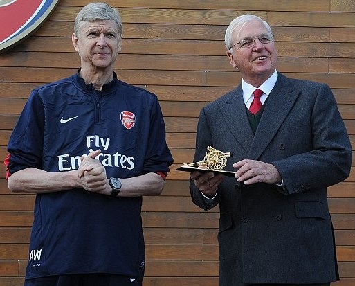 Άρσεναλ: Χρυσό κανόνι στον... 1000άρη Βενγκέρ (photos)