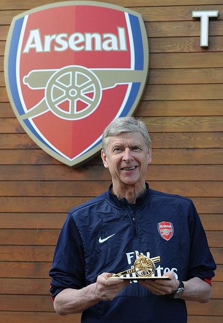 Άρσεναλ: Χρυσό κανόνι στον... 1000άρη Βενγκέρ (photos)