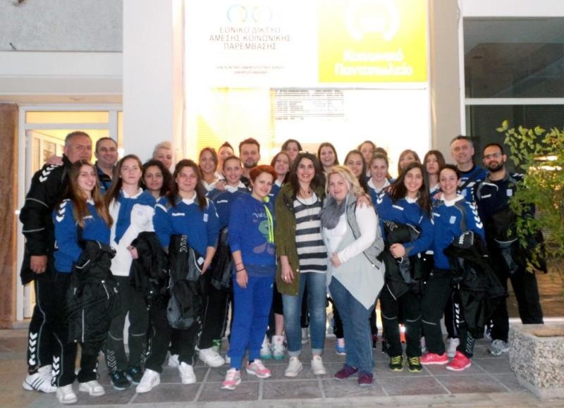 Εθνική Χάντμπολ Γυναικών: Η 18άδα και το Κοινωνικό Παντοπωλείο (photos)