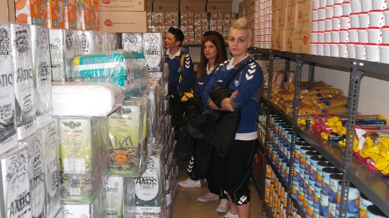 Εθνική Χάντμπολ Γυναικών: Η 18άδα και το Κοινωνικό Παντοπωλείο (photos)