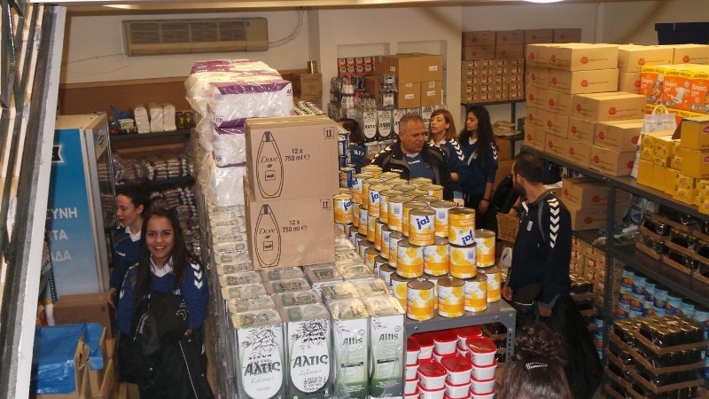 Εθνική Χάντμπολ Γυναικών: Η 18άδα και το Κοινωνικό Παντοπωλείο (photos)