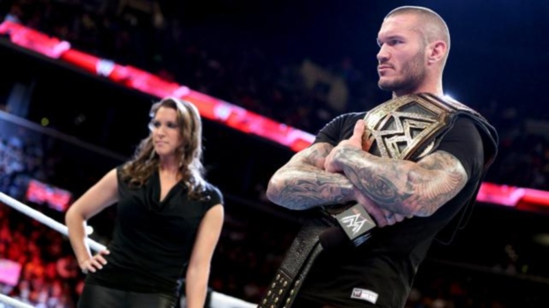 Raw SuperShow: Προειδοποίησε ο Undertaker (photos+videos)