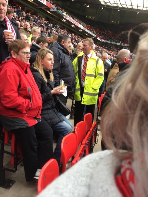 Μάντσεστερ Γιουνάιτεντ: Χαμός με τον... σεκιουριτά Μόγιες! (photos)