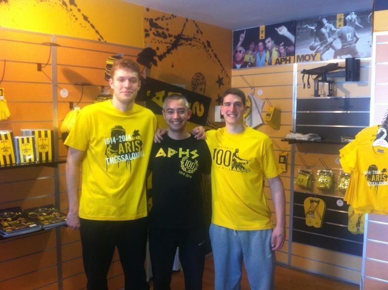 Άρης: Έκαναν «φτερά» τα επετειακά μπλουζάκια (photos)