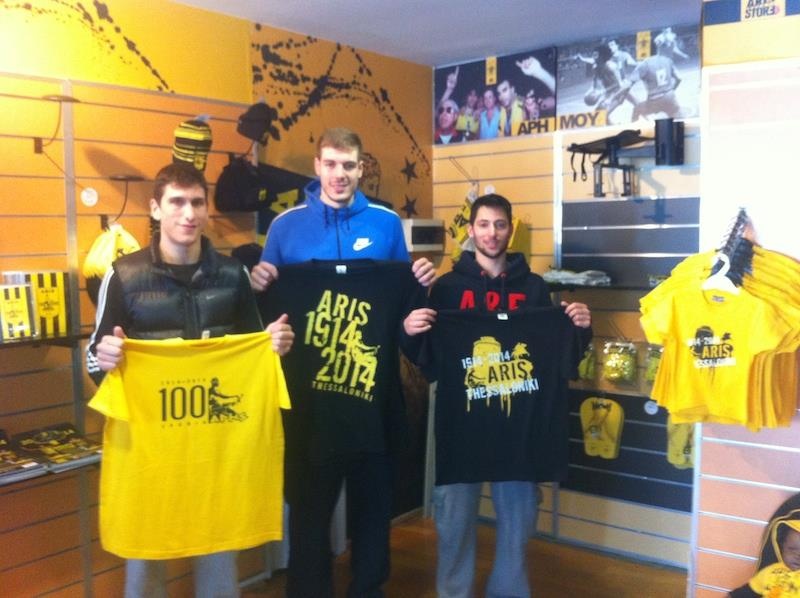 Άρης: Έκαναν «φτερά» τα επετειακά μπλουζάκια (photos)