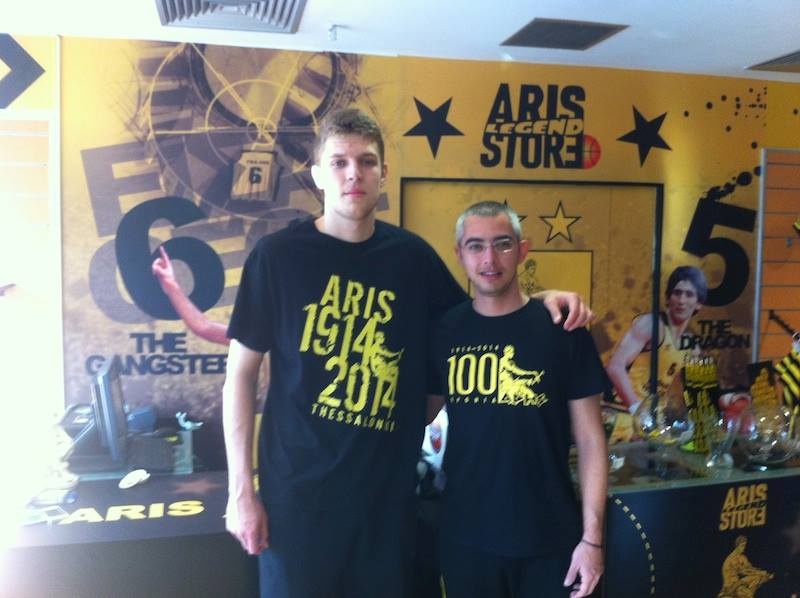 Άρης: Έκαναν «φτερά» τα επετειακά μπλουζάκια (photos)